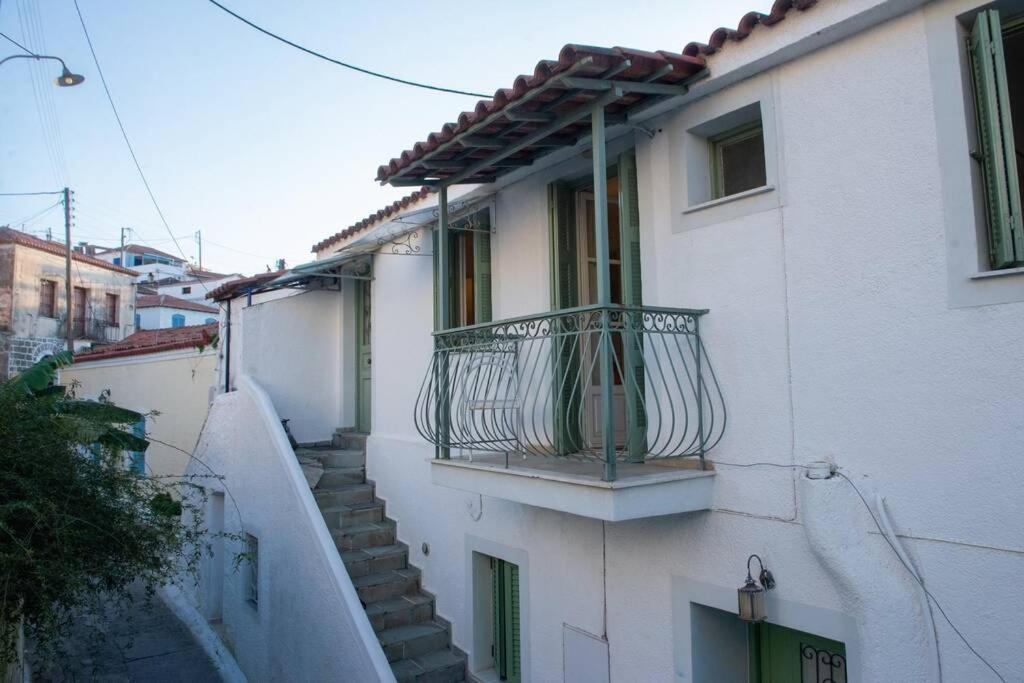 Nadia'S Place Poros Town Luaran gambar